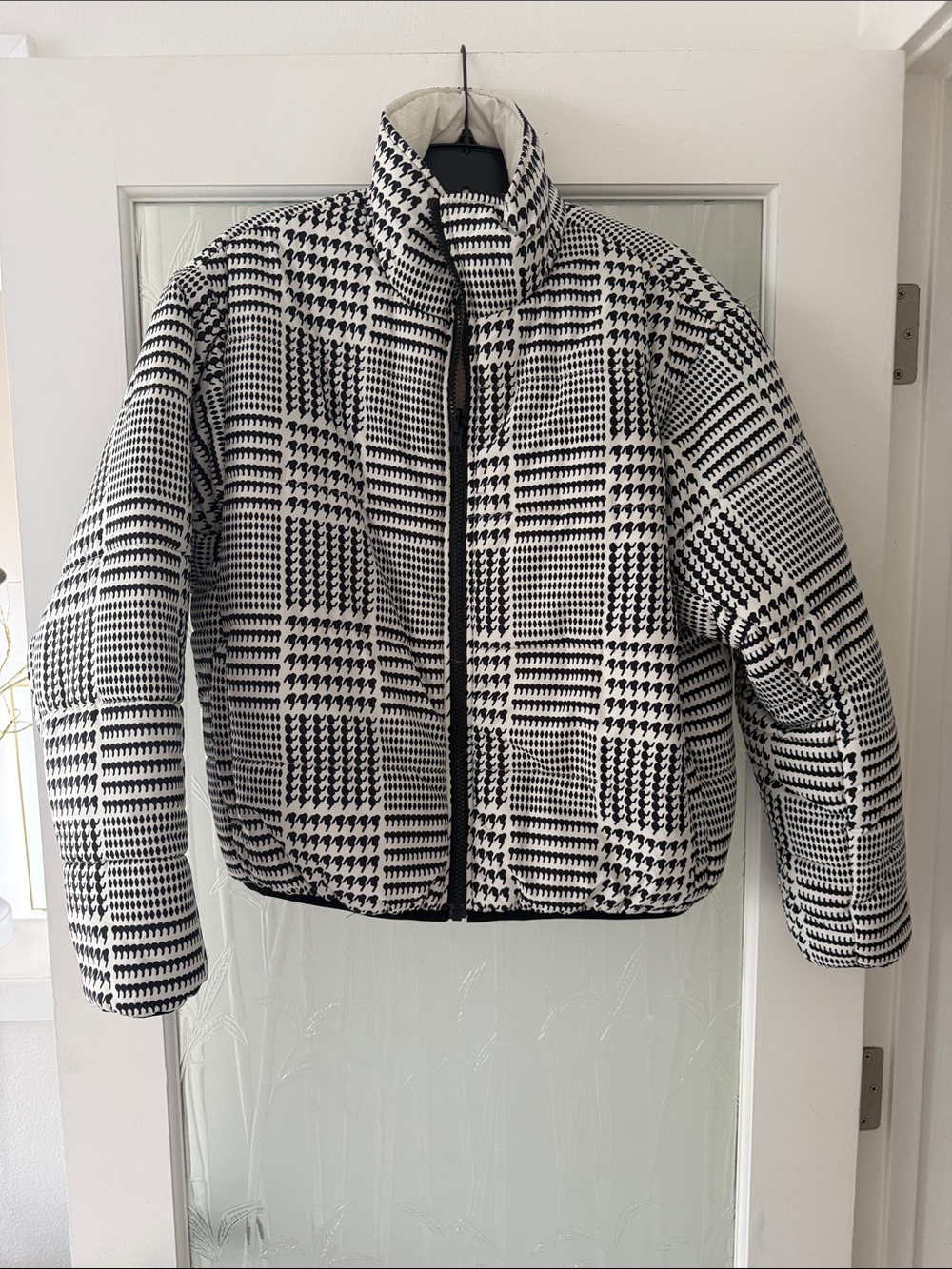 l*space Black & White Houndstooth Plaid Puffer Jacket REVERSIBLE SOLID BEIGE